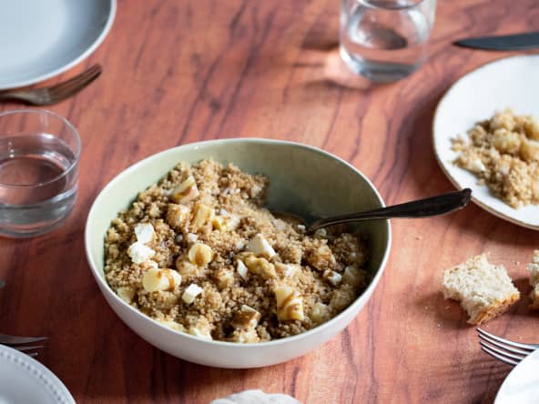 Salade de quinoa avec des asperges et de la feta