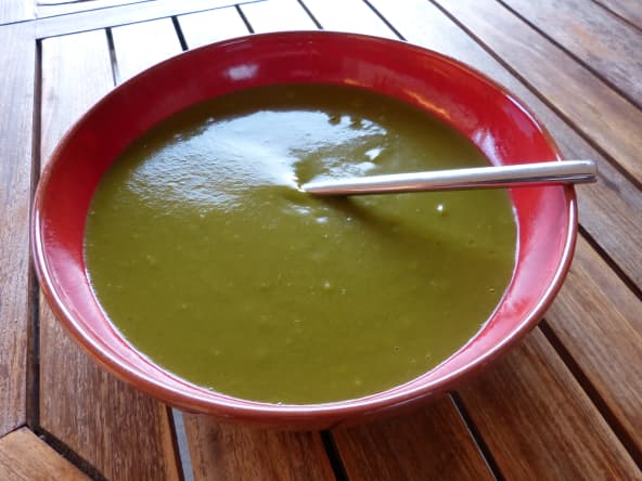 Velouté aux fanes de carottes et pommes de terre