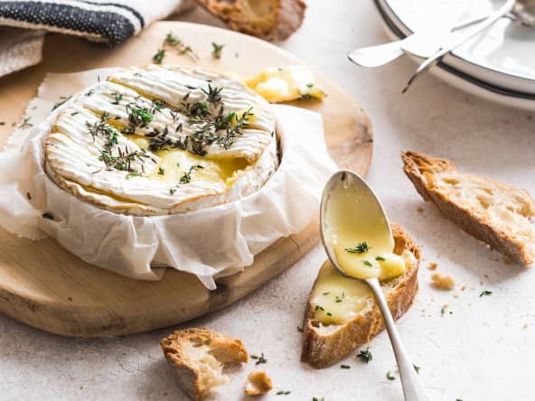 Camembert rôti au four pour un apéritif