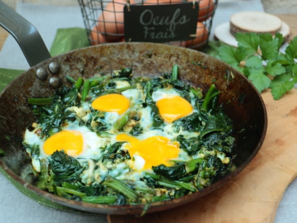 Œufs aux épinards à l'irakienne, parfumés au curry et au curcuma