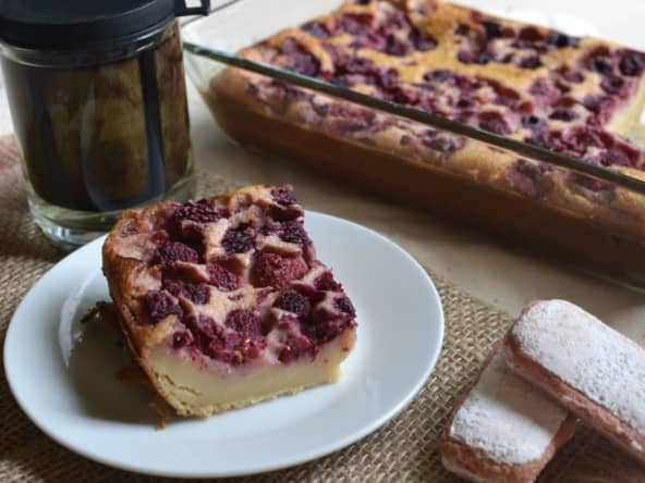 Mon clafoutis aux biscuits roses et aux framboise