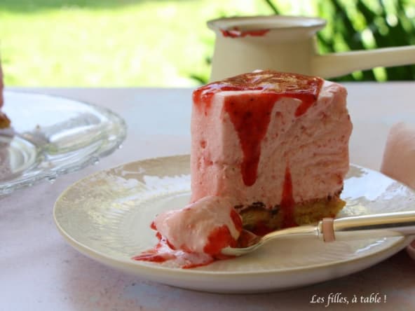 Gâteau nuage glacé aux fraises