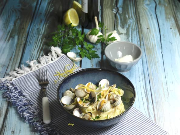 Tagliatelles aux coques ail et citron