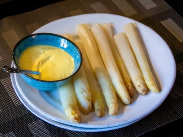 Asperges et sauce mousseline 100% végétale