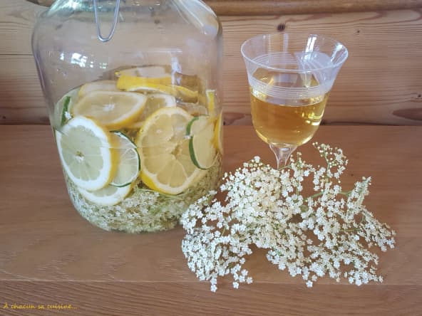 Vin apéritif de fleurs de sureau