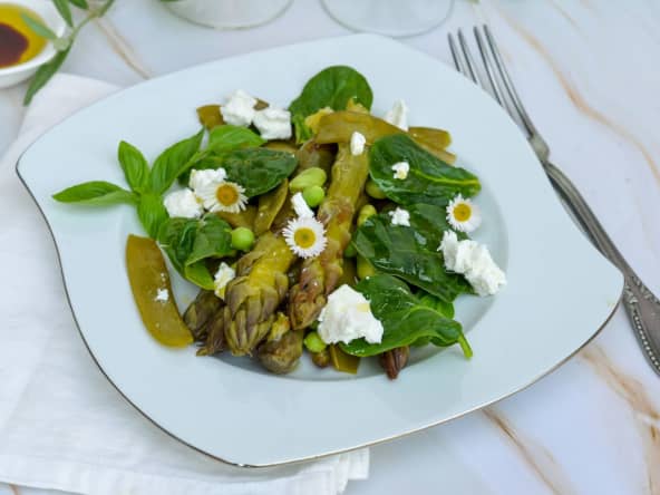 Salade de légumes verts croquants au chèvre frais
