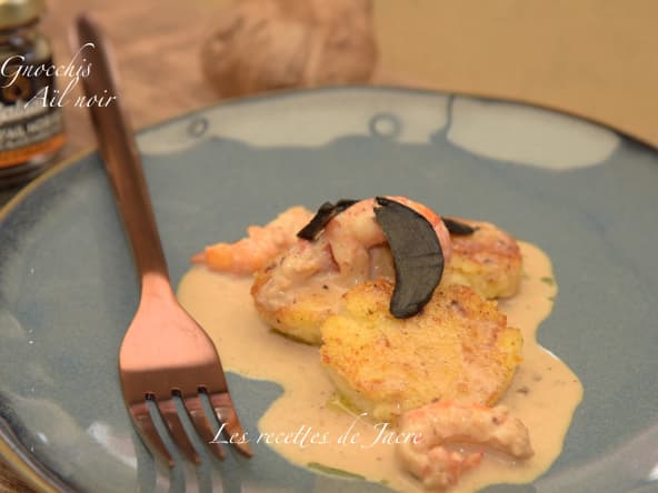 Gnocchis à la crème d'ail noir du Québec et langoustines poêlées