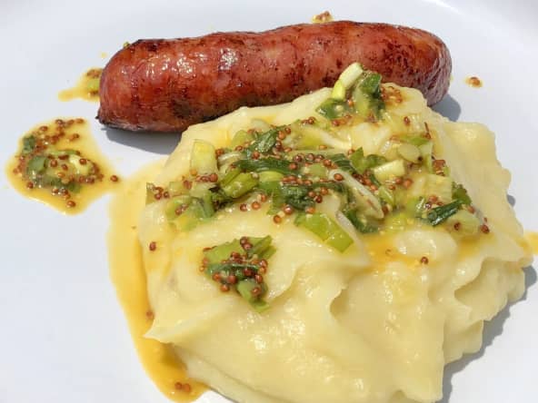 Purée, saucisse à la sauce moutarde et cébettes pour 4 personnes