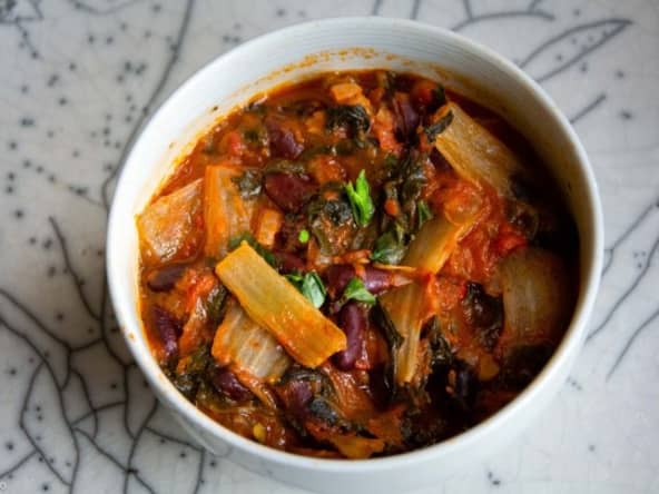 Haricots rouges et blettes à la tomate