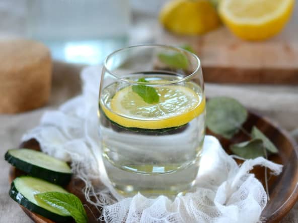 Eau detox de concombre, citron et menthe