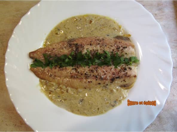 Filets de maquereaux grillés au four, sauce à la crème fraîche