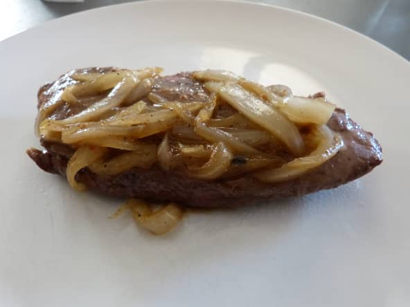 Steaks de canard aux oignons et au miel