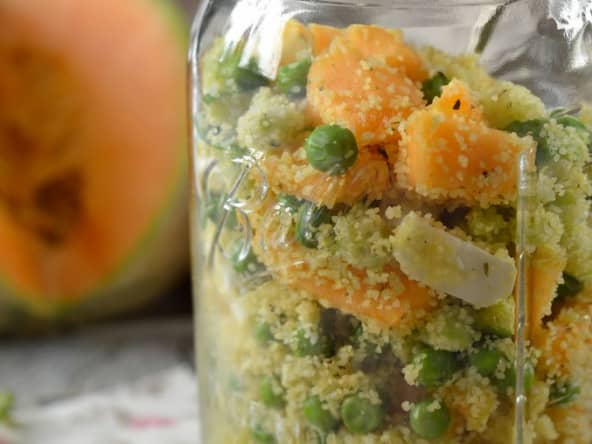Taboulé aux petit-pois, feta et melon en bocal