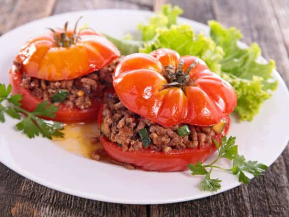 Tomates farcies au riz et courgettes