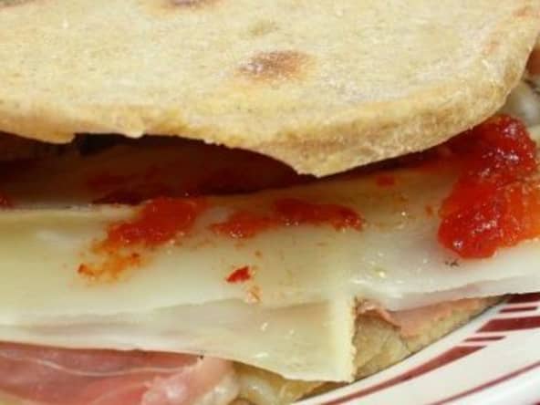 Taloa Jambon Brebis Arradoy et confiture de piment doux du Pays Basque « SAKARI