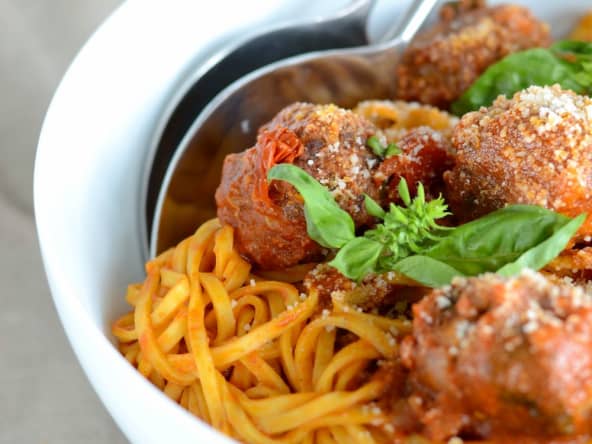 Pâtes aux boulettes de boeuf et sauce tomate au basilic
