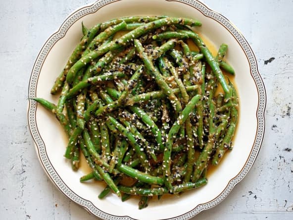 Haricots verts poêlés aux graines de sésame blanc et noir