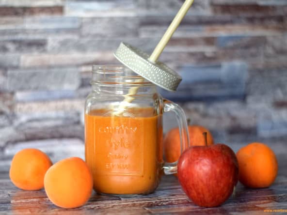 Smoothie abricot pomme frais et onctueux