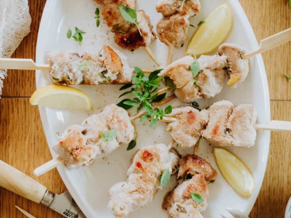 Brochette d'escalopes de faisan mariné au citron et basilic