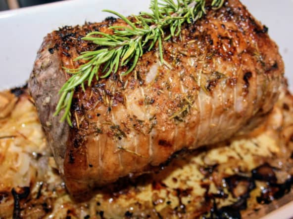 Selle d’agneau au four aux herbes du jardin