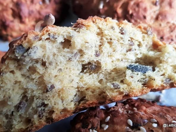 Pain maison à la farine de pois chiches et aux graines de chia