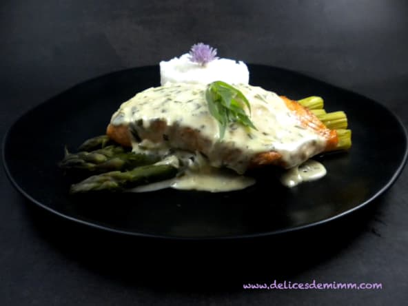 Pavé de saumon et asperges à l’estragon