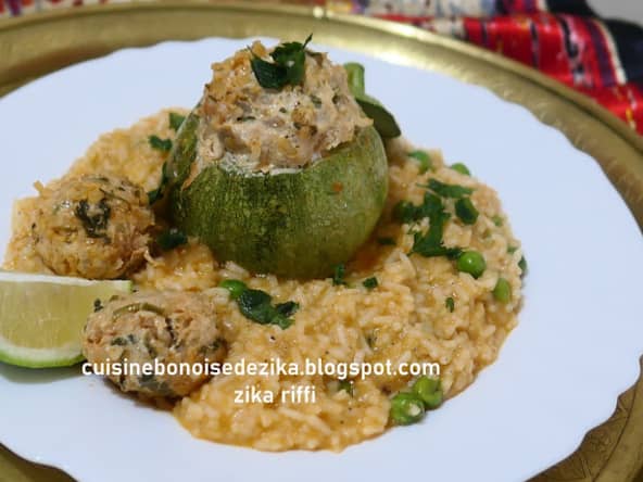 COURGETTE RONDE FARCIE AU VEAU ET SON LIT DE RISOTTO AUX BOULETTES ET PETITS POIS