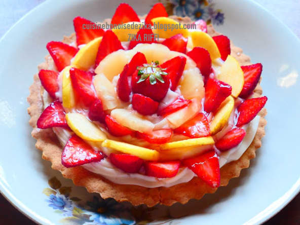 Tarte aux fraises, pommes, ananas et crème mousseline