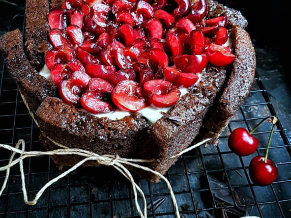 Charlotte aux amandes et à la cerise