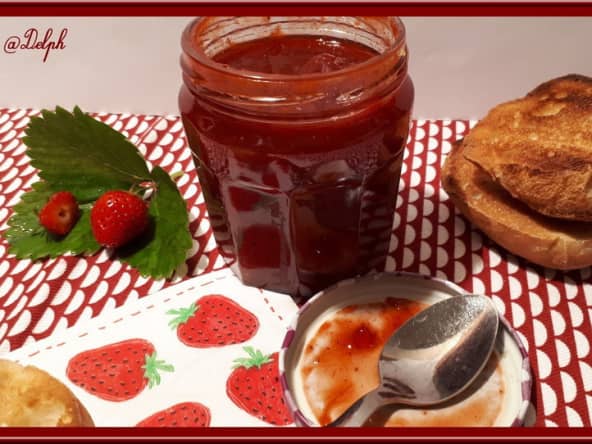 Confiture de rhubarbe et de fraises