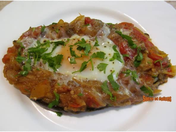 Aubergines farcies, oeufs au nid