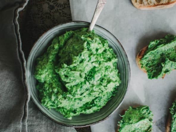Sauce verte à l'avocat et aux herbes