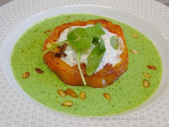 Tomate coeur de boeuf rôtie sur coulis de roquette et basilic, espuma de Bleu de Brebis