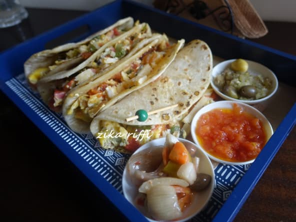 Recette de la piadina romagnola à la brouillade aux légumes et crabe