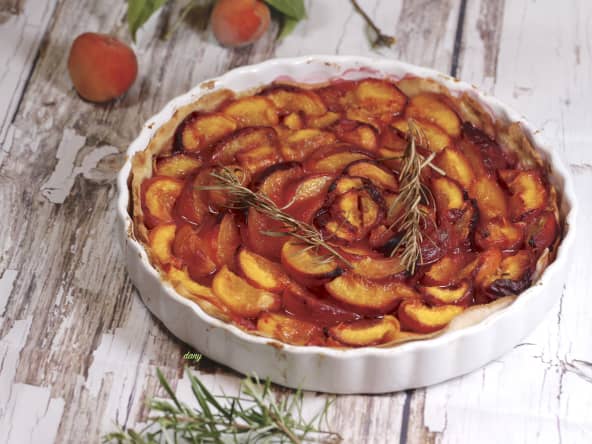 Tarte aux pêches et romarin