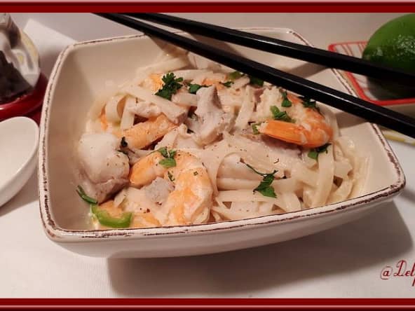 Tagliatelles de riz pimentées aux crevettes et lieu noir