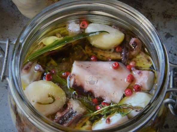 Conserve de poulpe à l'huile et aromates