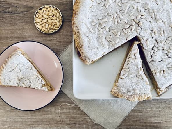 Tarte aux pignons comme à Gruissan (Aude, Occitanie)