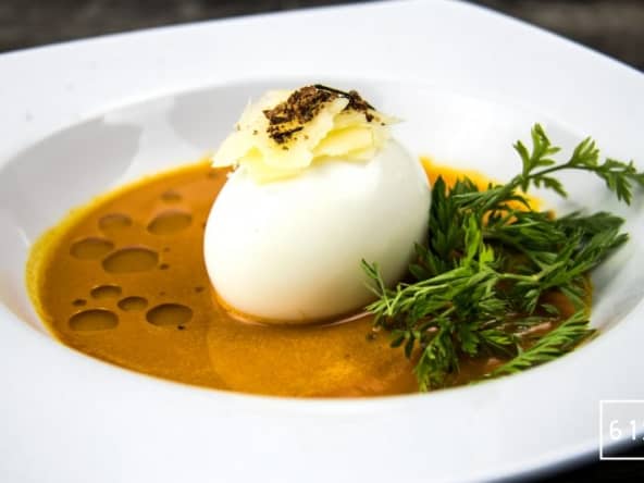 Œuf mollet au chorizo et réduction de jus de carotte