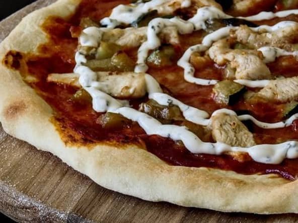 Pizza maison courgette aubergine et poulet tandoori 