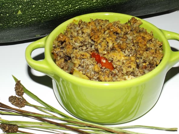 Crumble de graines de plantain aux tomates, courgettes et parmesan