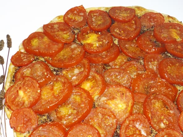 Tarte tomate, moutarde et graines de plantain