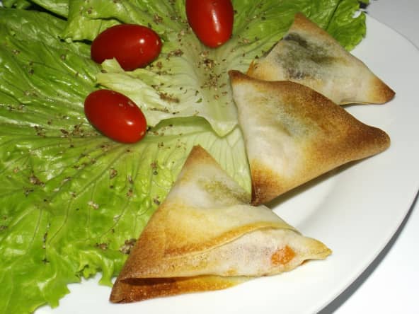 Samoussa thon, tomate et pesto de plantain