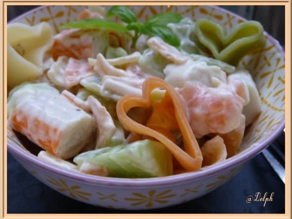 Salade de pâte saumon surimi concombre