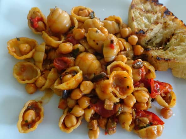 Pâtes sauce tomate et pois chiches de Yotam Ottolenghi