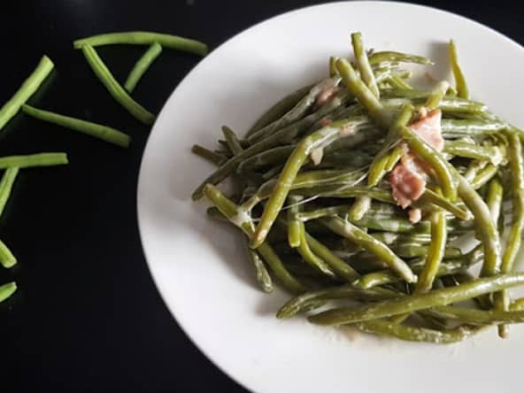 Haricots verts à la crème, mozzarella et jambon sec
