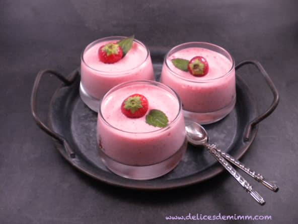 Mousse légère aux fraises et à la menthe
