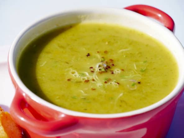 Soupe de légumes et de fanes