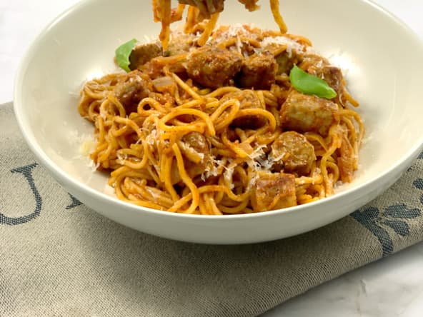 Spaghetti à la sauce tomate et aux chipolatas de Cyril Lignac