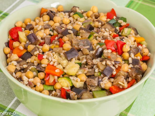 Salade de blé aux pois chiches et légumes
